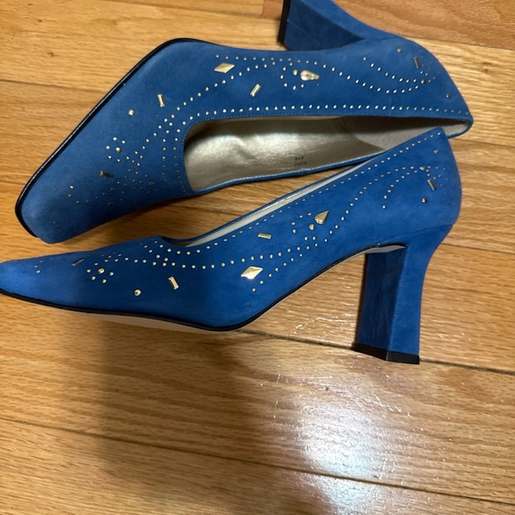 J.Renee Elegant Blue Heels with Cutout Design - Picture 5 of 9